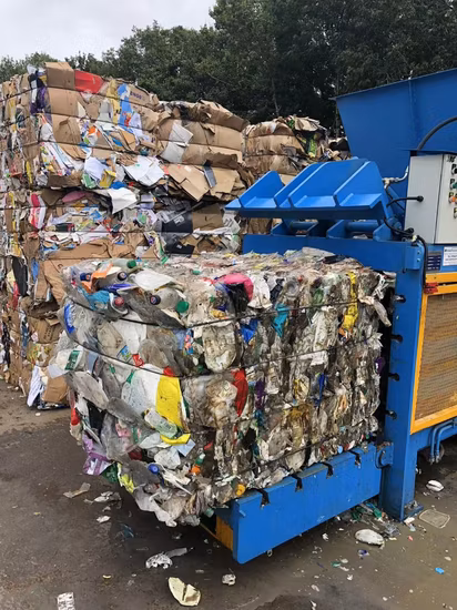 Pressa semiautomatica per carta da macero, film plastico per bottiglie in pet